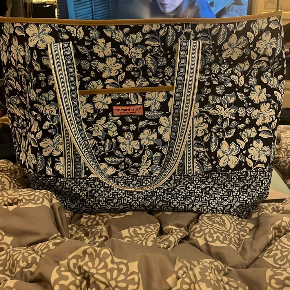 Vineyard vines Extra Large Tote with Leather Handles